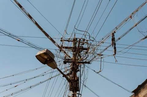 Chaotic array of power cables Tamil Nadu India Asia Foto stock