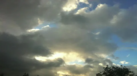 Chaotic Clouds Stockbeeldmateriaal 32328277