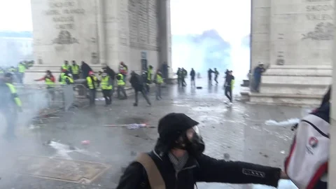Chaotic inside view of Arc de Triomphe in Paris during yellow vests riot Stock Footage 103183634