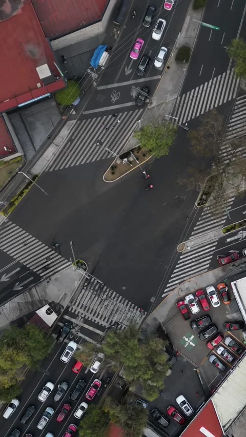 Chaotic intersection on an avenue in Mexico City, vertical mode Stock Footage 277796340