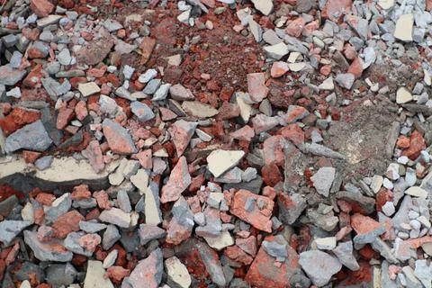 Chaotic texture of construction debris with broken bricks and concrete piec.. Stock Photos