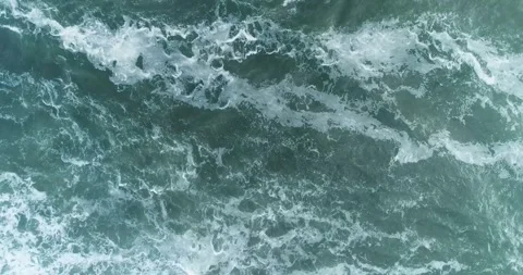 Chaotic water patterns in a stormy sea The Concept of energy 库存影片 334731895