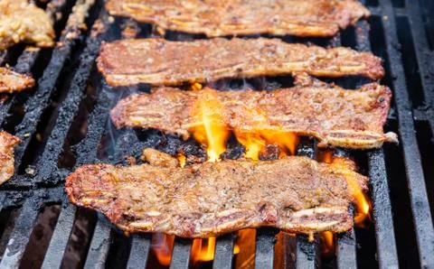 Char-grilled Marinated BBQ Korean Short Ribs on a barbecue grill with open fl Stock-Fotos