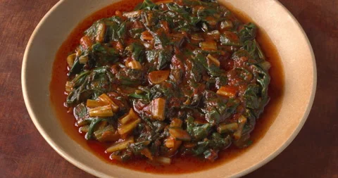 Chard stewed in tomato passata. Vídeo Stock 339107293