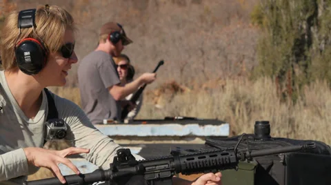 Charge and shoot Vidéo 32248981