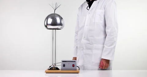 Charge of a Van De Graaf generator in a full shot Stock Footage 178488836
