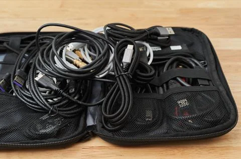 Charging cables and adapters  库存照片