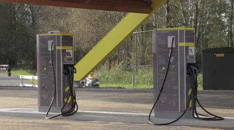 Charging point for electric car next to highway 스톡 동영상 46128178