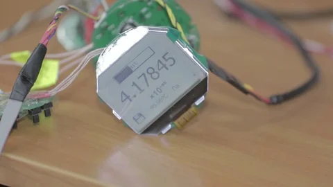 Charging toolbar on a small screen 库存影片 78975113