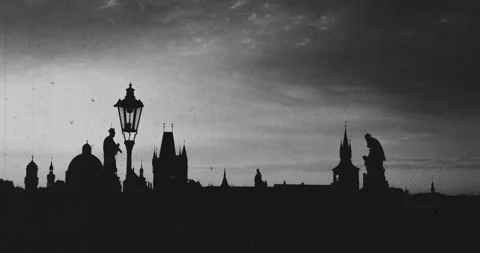 Charles Bridge in Prague – Black and White Timelapse with Vintage Film Effects 库存影片 342858873
