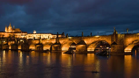 Charles Bridge sunset hyperlapse, Prague Video stock 170902834