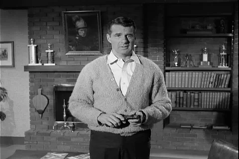 Charles Walters commit suicide at his home - 1968 库存影片 118318148
