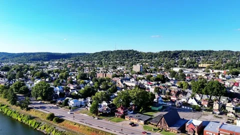 Charleston, US WV - 09 12, 2025: Kanawha River With Kanawha River Bridge Stock-Footage 335648317