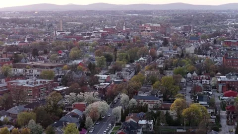 Charming American town in spring with blooming trees, rooftops and downtown Vidéo 334605509