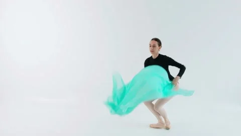A charming ballerina performs a classical dance with a translucent turquoise 库存影片 197746777