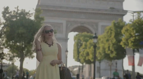 Charming blonde posing near the Arc de Triomphe in Paris Stock Footage 59861481