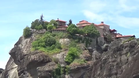 Charming cliffs in Greece Meteora. Monasteries on the rocks. Zoom out Stock-Footage 141709393