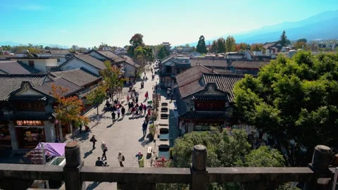 Charming Old Town Streets of Dali, Yunnan, China 스톡 동영상 335037466