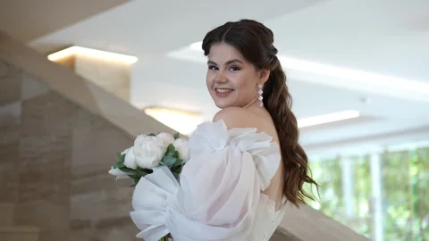Charming smile of a beautiful bride Vidéo 246153062