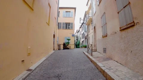Charming street in Antibes Видео 208457470