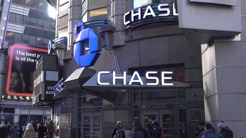 Chase bank exterior establishing shot downtown New York 4k Stock Footage