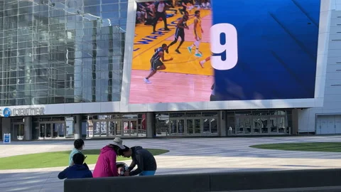 Chase Center Large Screen Top 10 Digital Signage Family watching Видео 144211465