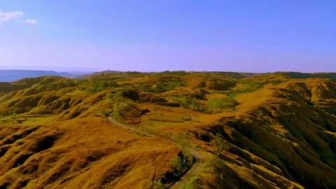 Chasing horizons, running with the wind. Stock Footage 305018576