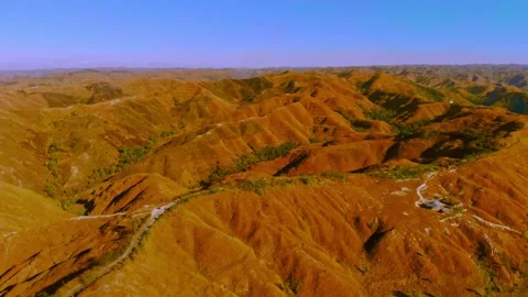 Chasing horizons, running with the wind. Stock Footage 305018834