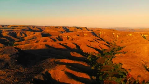 Chasing horizons, running with the wind. Stock Footage 305290717