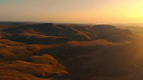 Chasing horizons, running with the wind. Stock Footage 305290718