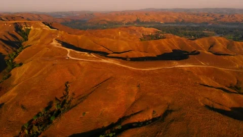 Chasing horizons, running with the wind. Stock Footage 305290741