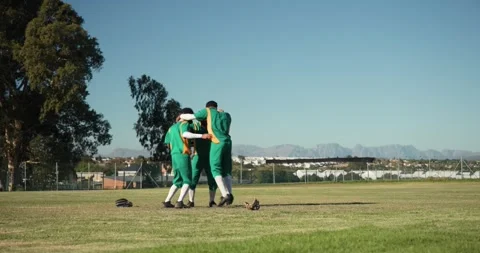 Chasing incoming fly ball, Diverse male teammates diving on diamond securing Vídeos de archivo 335513637