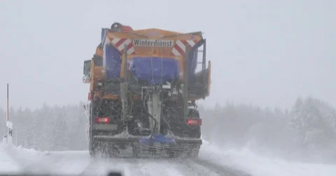 Chasing the Snowplow - hand-held POV shot Vídeo Stock 85122425