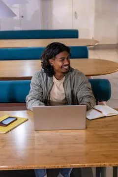 Chat assistant requesting clearer blurred puzzle in chat window while offering Stock Photos