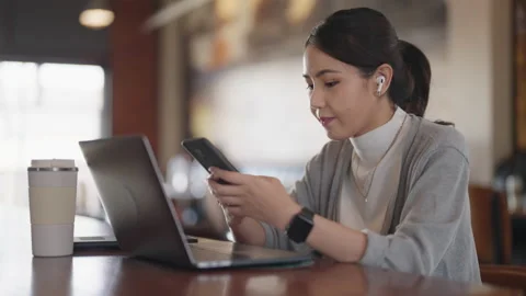 Chat talk with AI bot at cafes in chat commerce future living concept Video stock 198654769