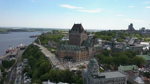 Chateau Frontenac overlooking the Saint-Laurents river and Quebec city view! Stock Footage