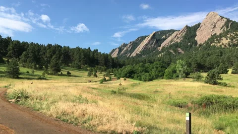 Chautaqua Park in Boulder with a view of the Flatirons Video stock 221188673