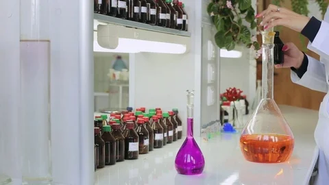 Check the chemical formula in the lab, the average plan Stock Footage 75310995