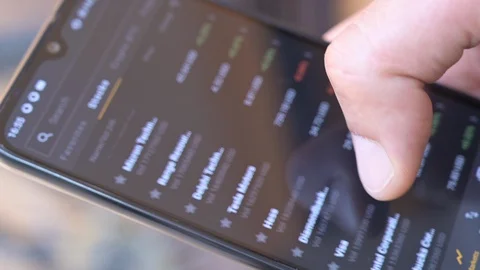 Check the performance of a stock on the stock exchange using your smartphone Vidéo 128605709