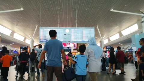 Check the schedule on screen at airport terminal 스톡 동영상 107465327