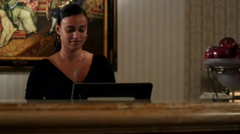 Checking In 05 (1080p / 23.98) Stockbeeldmateriaal 670013