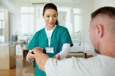 Checking Arm Functionality Stockfoto's
