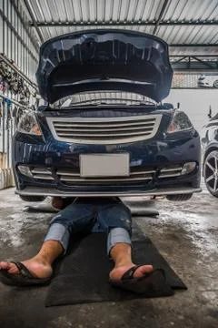 Checking a car engine for repair at car garage Foto stock