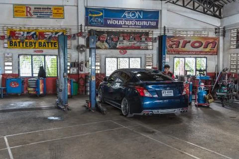 Checking a car engine for repair at car garage Foto stock