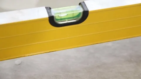 Checking the floor level Vídeo Stock 73390663