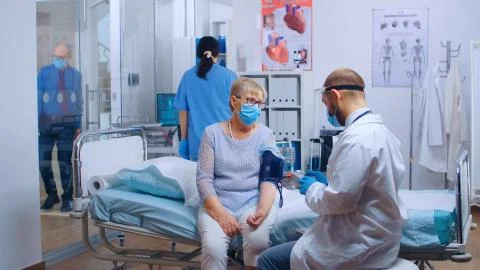 Checking heart related problems during pandemic Foto stock