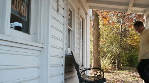 Checking a locked door 動画素材 904243