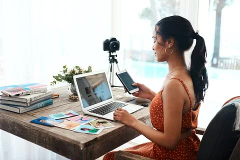 Checking my text messages. Cropped shot of an attractive young businesswoman  Foto stock