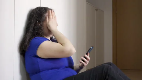 Checking phone sitting on the floor Vidéo 276672565