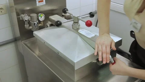 Checking the quality of oil for deep frying Stock Footage 131387268